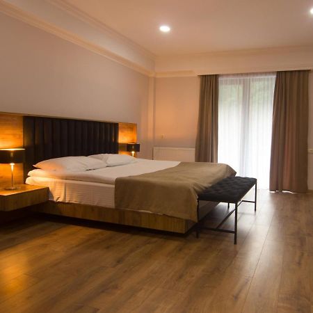 Lileo Inn Hotel เมสเตีย ภายนอก รูปภาพ