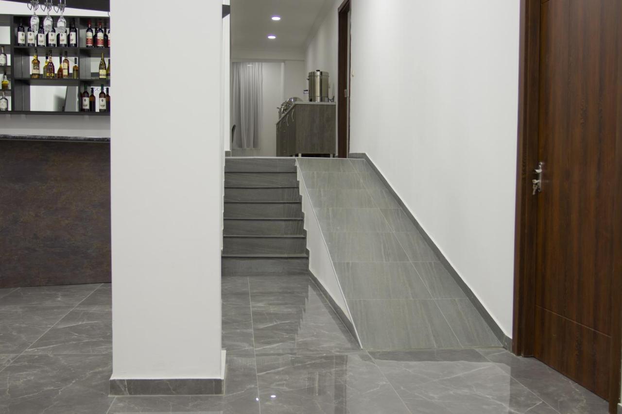 Lileo Inn Hotel เมสเตีย ภายนอก รูปภาพ